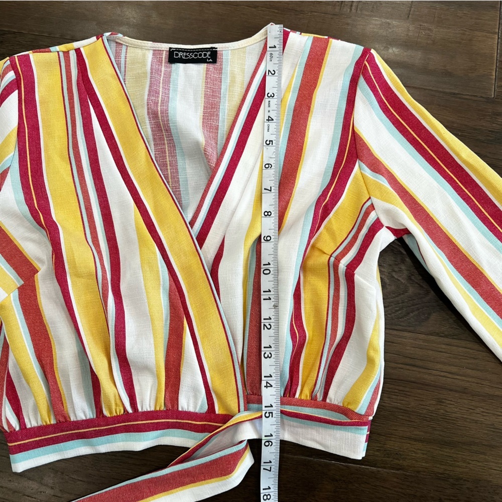 La Dresscode Cropped Tie Up Top - Picture 11 of 12